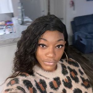 Meet your Posher, Charlesia